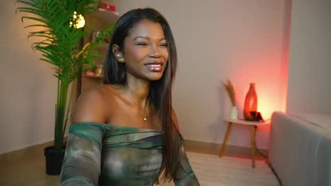Snapshot of astrea_1 chatting on 05/25/26, 07:20 Astrea online show from 05/25/26, 07:20
