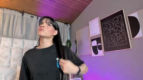 Snapshot of astrid_velle chatting on 06/04/26, 12:38 astrid_velle online show from 06/04/26, 12:38