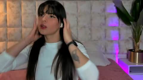 Snapshot of astrid_velle chatting on 06/09/26, 12:33 astrid_velle online show from 06/09/26, 12:33