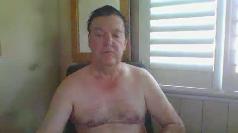 Snapshot of astute008 chatting on 11/18/25, 03:01 astute008 online show from 11/18/25, 03:01