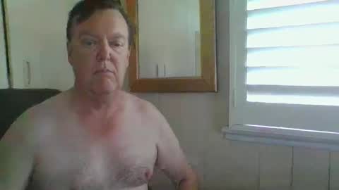 Snapshot of astute008 chatting on 11/19/25, 06:13 astute008 online show from 11/19/25, 06:13