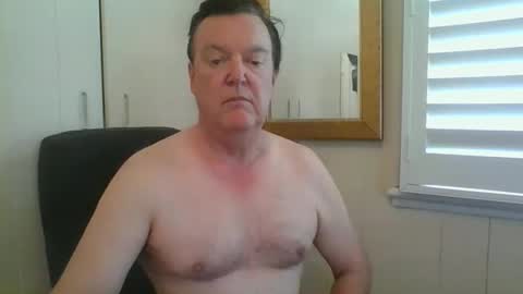 Snapshot of astute008 chatting on 11/26/25, 01:17 astute008 online show from 11/26/25, 01:17