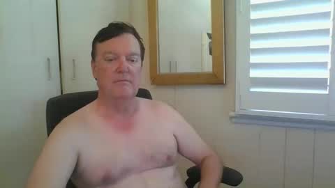 Snapshot of astute008 chatting on 11/27/25, 01:29 astute008 online show from 11/27/25, 01:29