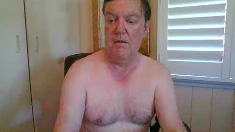 Snapshot of astute008 chatting on 11/30/25, 11:20 astute008 online show from 11/30/25, 11:20