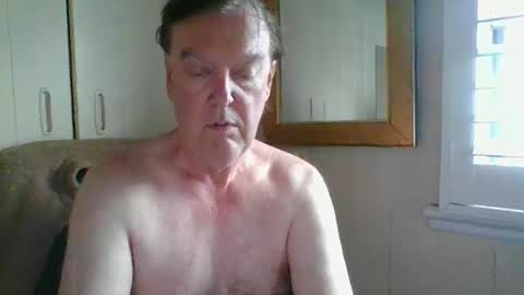 Snapshot of astute008 chatting on 02/01/26, 08:18 astute008 online show from 02/01/26, 08:18