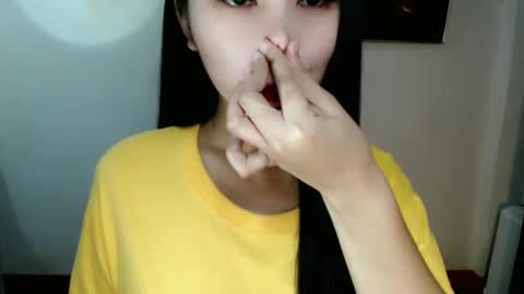 Snapshot of asuna_charming chatting on 12/15/25, 05:23 asuna_charming online show from 12/15/25, 05:23