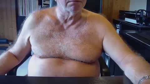 asusandy online show from 09/26/25, 12:42