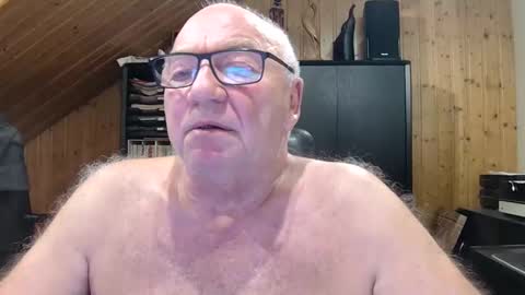 Snapshot of asusandy chatting on 04/06/26, 12:08 asusandy online show from 04/06/26, 12:08