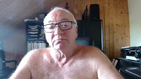 Snapshot of asusandy chatting on 04/27/26, 03:21 asusandy online show from 04/27/26, 03:21