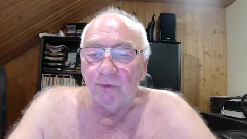 Snapshot of asusandy chatting on 06/21/26, 10:23 asusandy online show from 06/21/26, 10:23