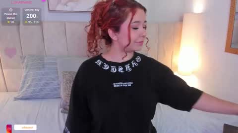 Snapshot of atena_cuteee chatting on 10/09/25, 08:07 sofia online show from 10/09/25, 08:07