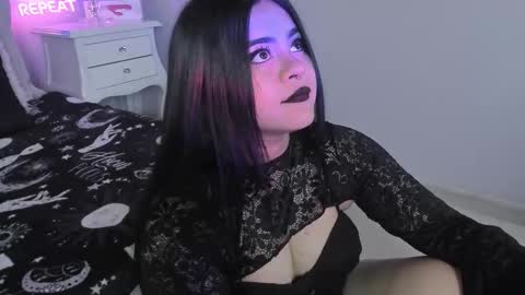 Snapshot of atena_hill chatting on 12/20/25, 07:32 Athena online show from 12/20/25, 07:32