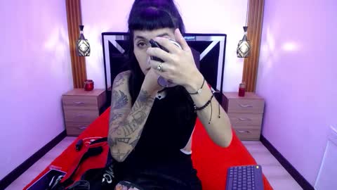 Snapshot of atenea_420 chatting on 03/01/26, 01:02 COLOMBIA online show from 03/01/26, 01:02