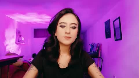 Snapshot of atenea_dragon__ chatting on 01/06/26, 10:23 Atenea online show from 01/06/26, 10:23