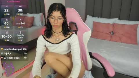 Snapshot of atenea_jones_ chatting on 12/06/24, 03:22 Atenea online show from 12/06/24, 03:22
