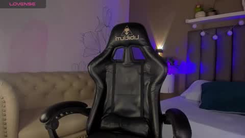 Snapshot of atenea_jones_ chatting on 03/05/26, 12:23 Atenea online show from 03/05/26, 12:23