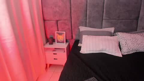 atenea velle online show from 04/28/26, 04:06