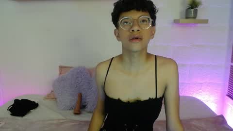 Atenea online show from 05/13/26, 01:30