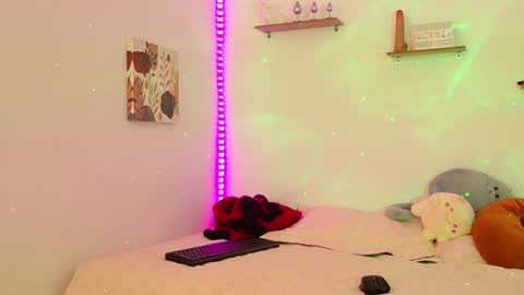 Snapshot of athena_makri05 chatting on 01/04/25, 06:30 ATENEA MAKRI online show from 01/04/25, 06:30