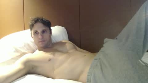 Snapshot of athleteguy55555 chatting on 01/05/26, 09:51 tommycb55555 online show from 01/05/26, 09:51