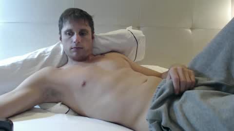 Snapshot of athleteguy55555 chatting on 01/08/26, 08:33 tommycb55555 online show from 01/08/26, 08:33