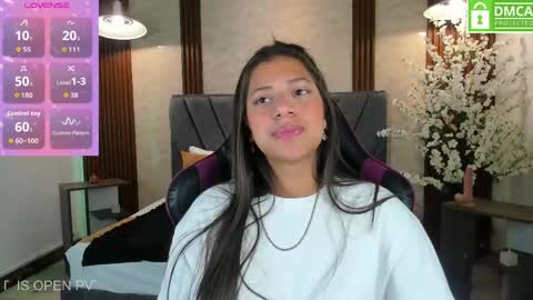 Snapshot of atiena_ chatting on 04/18/26, 01:37 Atiena online show from 04/18/26, 01:37