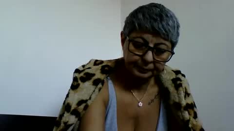 Snapshot of atikaarea chatting on 01/02/25, 10:05 atikaarea online show from 01/02/25, 10:05