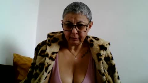 Snapshot of atikaarea chatting on 02/07/25, 12:28 atikaarea online show from 02/07/25, 12:28