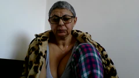 Snapshot of atikaarea chatting on 02/14/25, 11:53 atikaarea online show from 02/14/25, 11:53