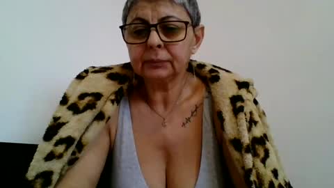 Snapshot of atikaarea chatting on 02/27/25, 01:49 atikaarea online show from 02/27/25, 01:49