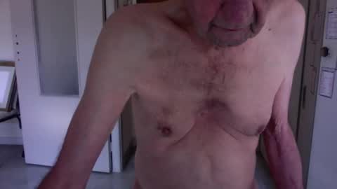 Snapshot of auguste061400 chatting on 01/10/25, 09:44 auguste061400 online show from 01/10/25, 09:44