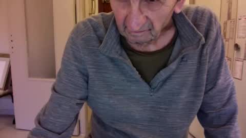 Snapshot of auguste061400 chatting on 02/09/25, 04:18 auguste061400 online show from 02/09/25, 04:18