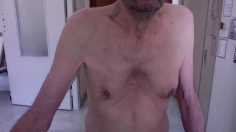 Snapshot of auguste061400 chatting on 03/08/25, 09:06 auguste061400 online show from 03/08/25, 09:06