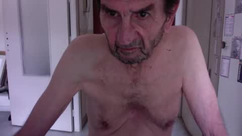 Snapshot of auguste061400 chatting on 03/11/25, 09:13 auguste061400 online show from 03/11/25, 09:13