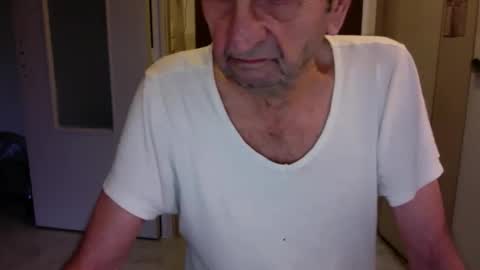 Snapshot of auguste061400 chatting on 12/16/25, 09:14 auguste061400 online show from 12/16/25, 09:14