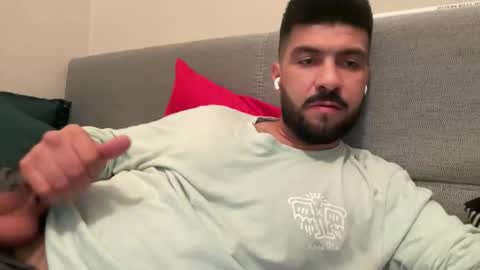 Snapshot of augustload chatting on 09/18/25, 01:40 AugustLoad online show from 09/18/25, 01:40