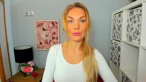 Snapshot of aullorasensual chatting on 12/03/24, 06:04 AulloraSensual online show from 12/03/24, 06:04