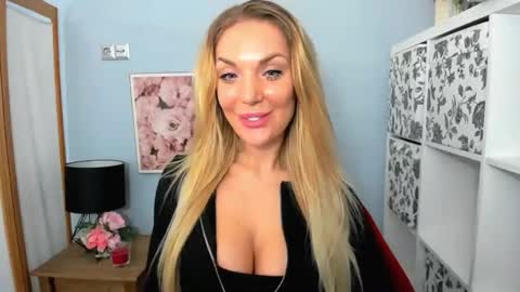 Snapshot of aullorasensual chatting on 12/18/24, 10:46 AulloraSensual online show from 12/18/24, 10:46