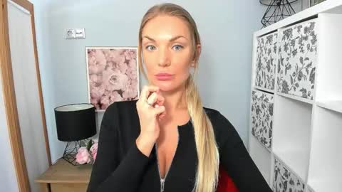 Snapshot of aullorasensual chatting on 01/22/25, 09:35 AulloraSensual online show from 01/22/25, 09:35