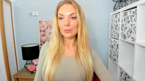 Snapshot of aullorasensual chatting on 01/27/25, 06:41 AulloraSensual online show from 01/27/25, 06:41