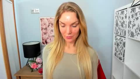 Snapshot of aullorasensual chatting on 02/16/25, 09:26 AulloraSensual online show from 02/16/25, 09:26