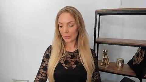 Snapshot of aullorasensual chatting on 03/27/26, 08:26 AulloraSensual online show from 03/27/26, 08:26