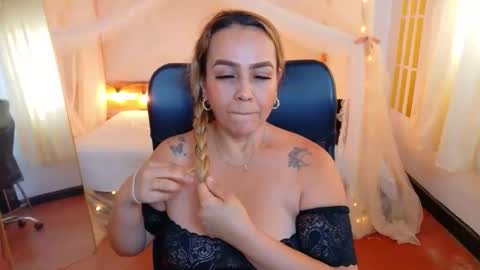 Snapshot of aunty_milf0 chatting on 05/02/26, 07:19 aunty_milf0 online show from 05/02/26, 07:19