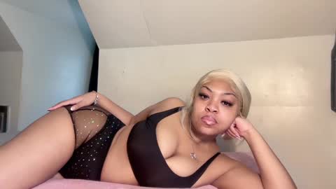 Snapshot of aunyxxx chatting on 02/03/25, 06:17 aunyxxx online show from 02/03/25, 06:17