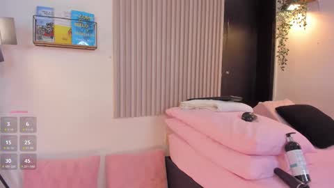 Snapshot of aura_moon chatting on 01/17/26, 10:42 Hello I am Marcela follow me on my instagram aura moon11 online show from 01/17/26, 10:42