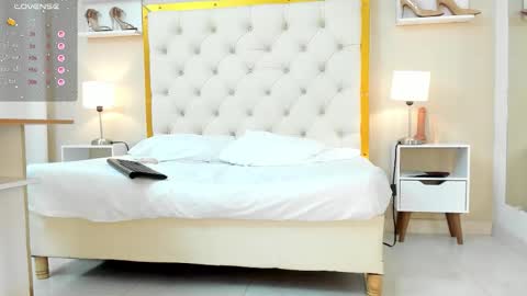 Aura sanders online show from 10/27/25, 12:20