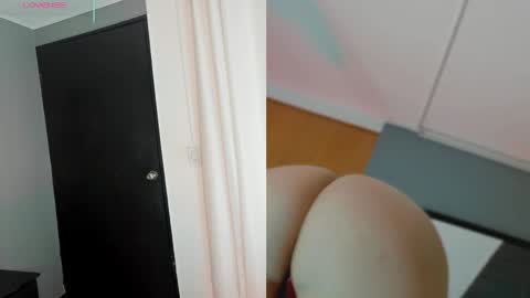 Aura online show from 04/25/26, 02:03