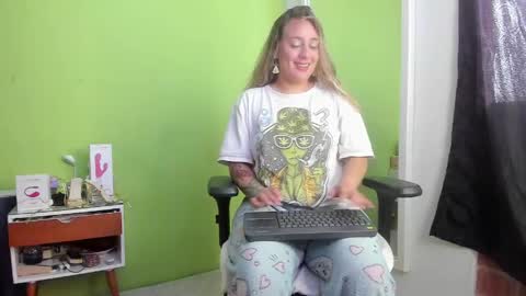 Aura Divina  online show from 05/17/26, 05:09