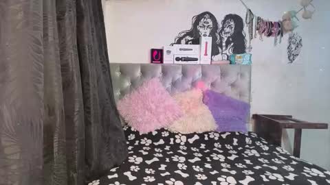 Snapshot of aurasensorial27 chatting on 10/19/25, 04:57 aurasensorial27 online show from 10/19/25, 04:57