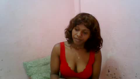 Snapshot of aurelia107 chatting on 06/19/26, 01:32 aurelia107 online show from 06/19/26, 01:32